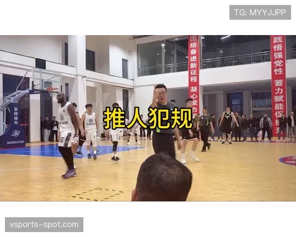 篮球新手如何判定拉人犯规的正确判罚方法？